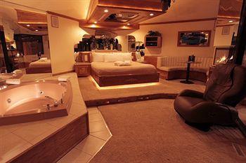 Sybaris Pool Suites Mequon Brown Deer エクステリア 写真
