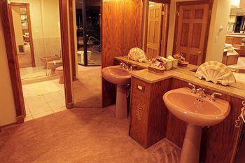 Sybaris Pool Suites Mequon Brown Deer エクステリア 写真